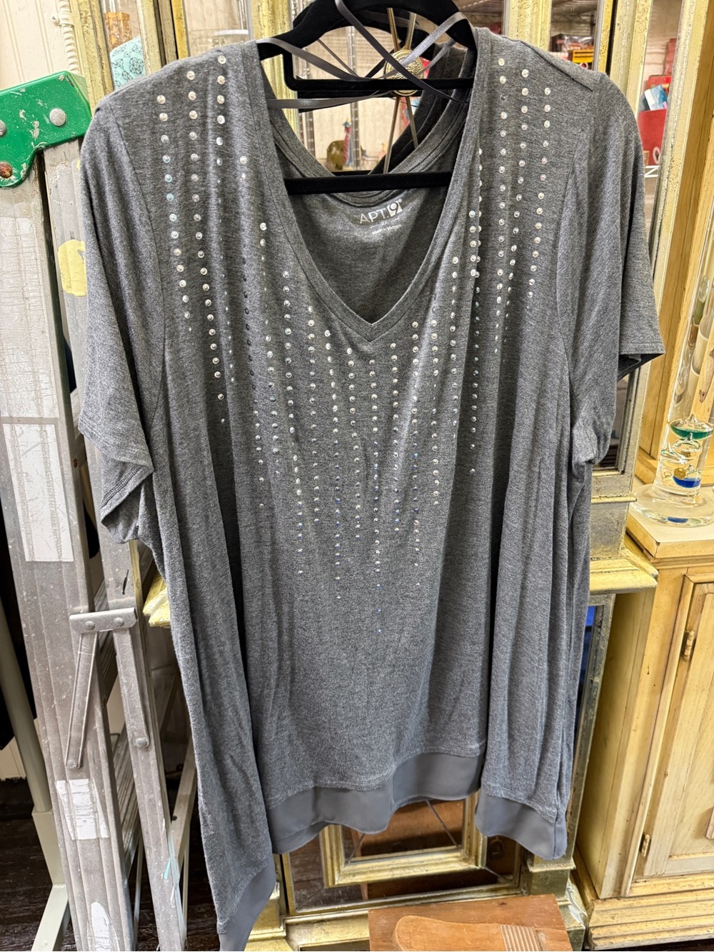 Apt. 9 Charcoal Gray V‑Neck Studded Short Sleeve Top